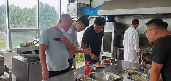 老客户诸城市朱福华食品来访，采购小酥肉浆粉和里脊肉腌料