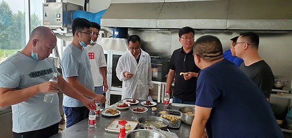 老客户诸城市朱福华食品来访，采购小酥肉浆粉和里脊肉腌料