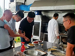 老客户诸城市朱福华食品来访，采购小酥肉浆粉和里脊肉腌料